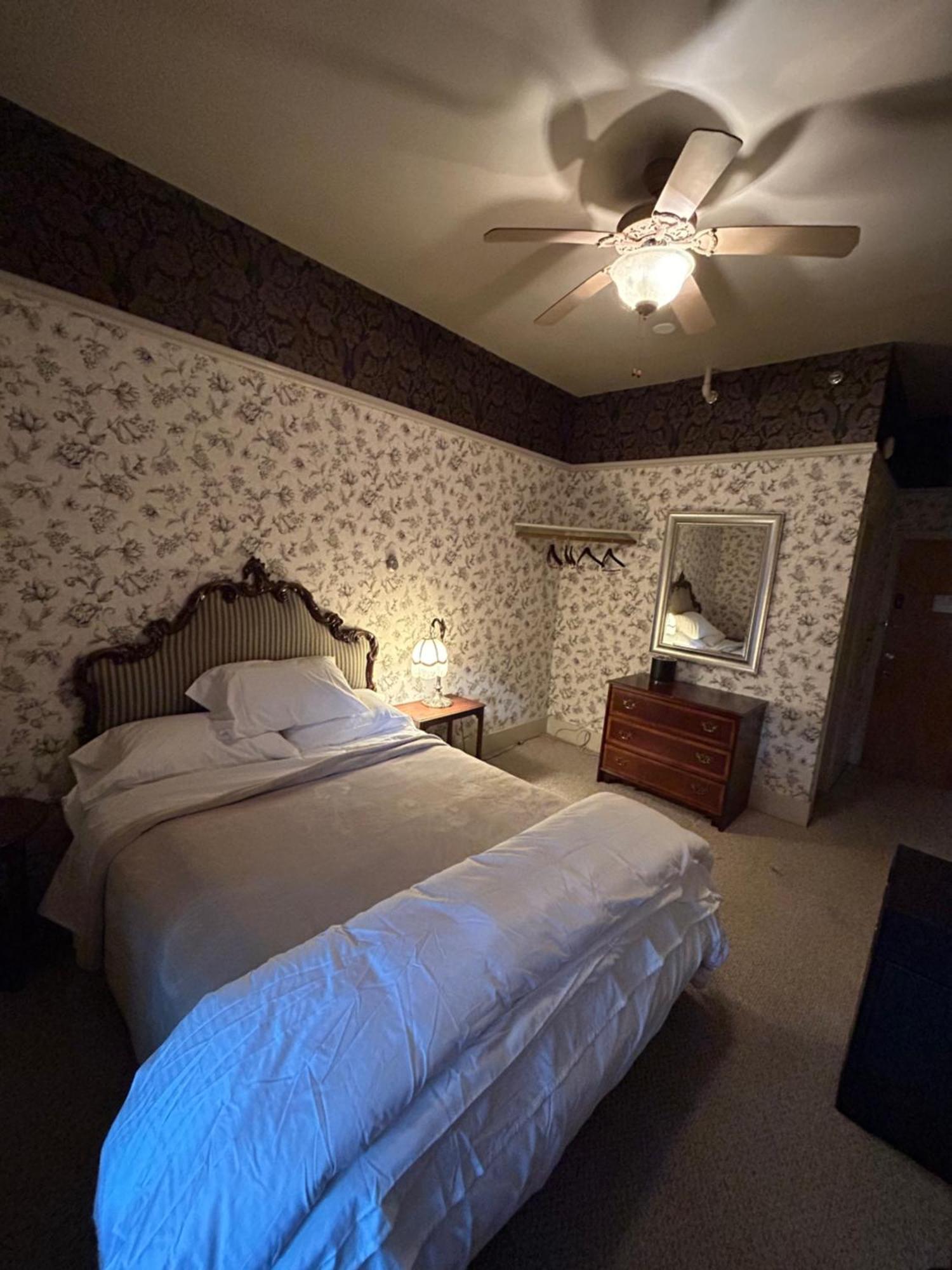 The Elizabeth Inn And Restaurant Bethel Chambre photo